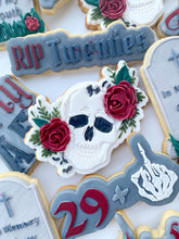 Load image into Gallery viewer, Skull with florals Debosser and matching cutter
