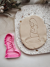 Load image into Gallery viewer, Pregnant Mumma to be signature line stamp with matching cutter
